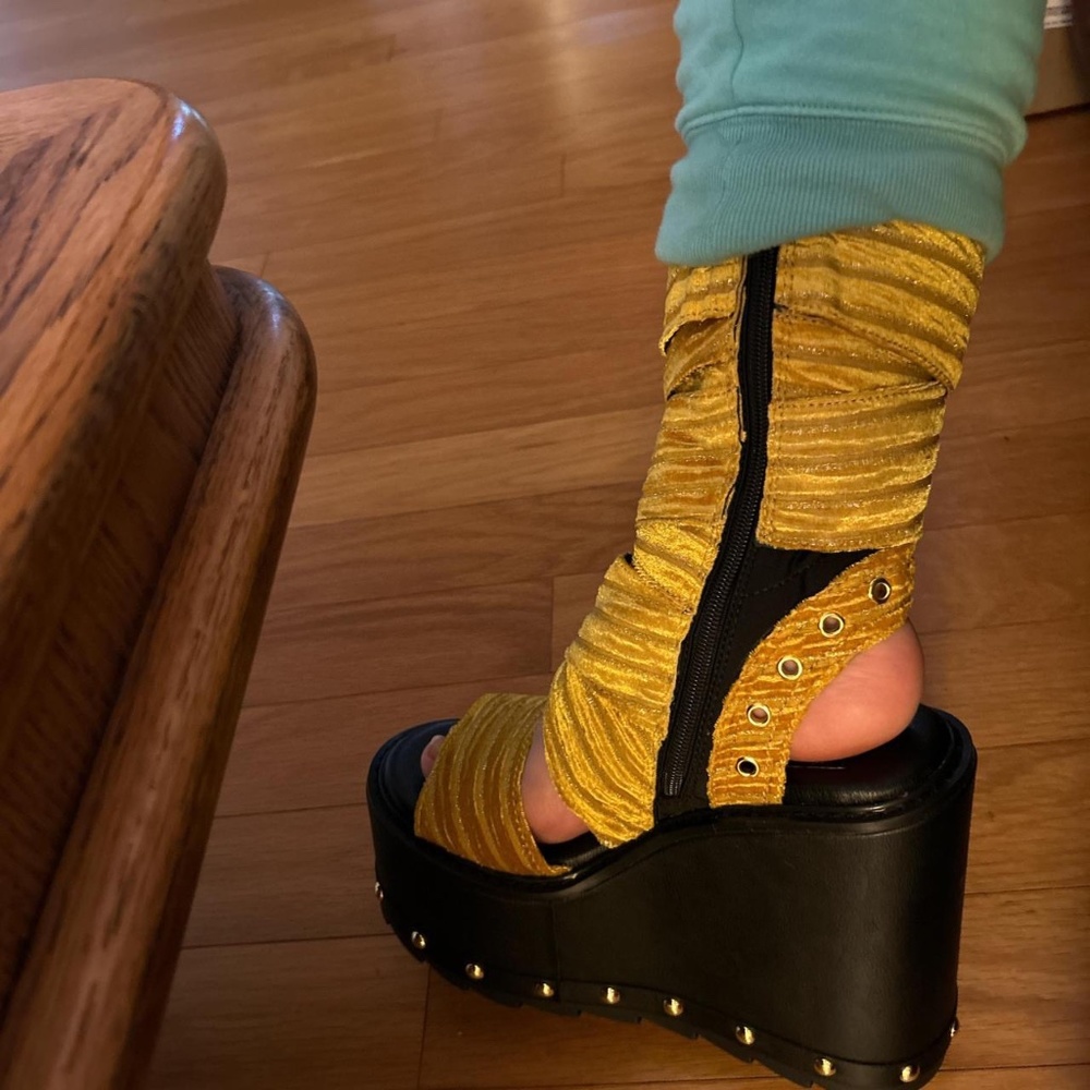 YRU Monster High shoes